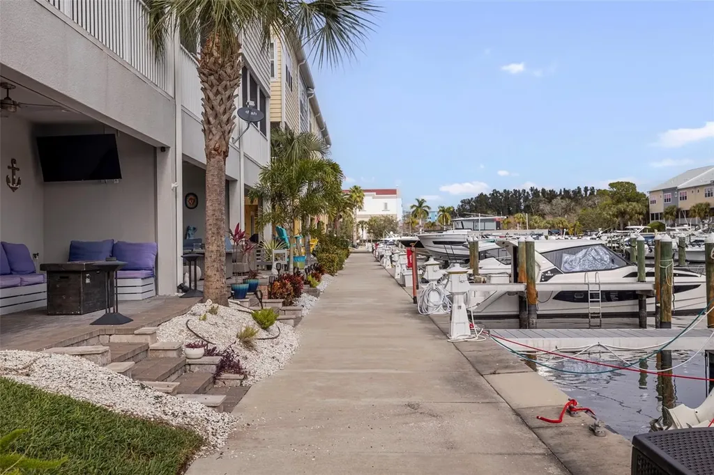6064 Moorings Drive S St Petersburg FL 33712