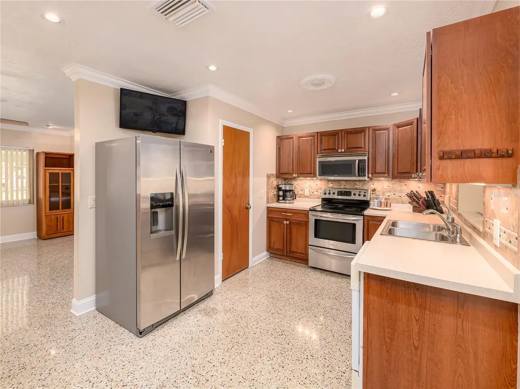 907 Hillside Terrace Brandon FL 33511