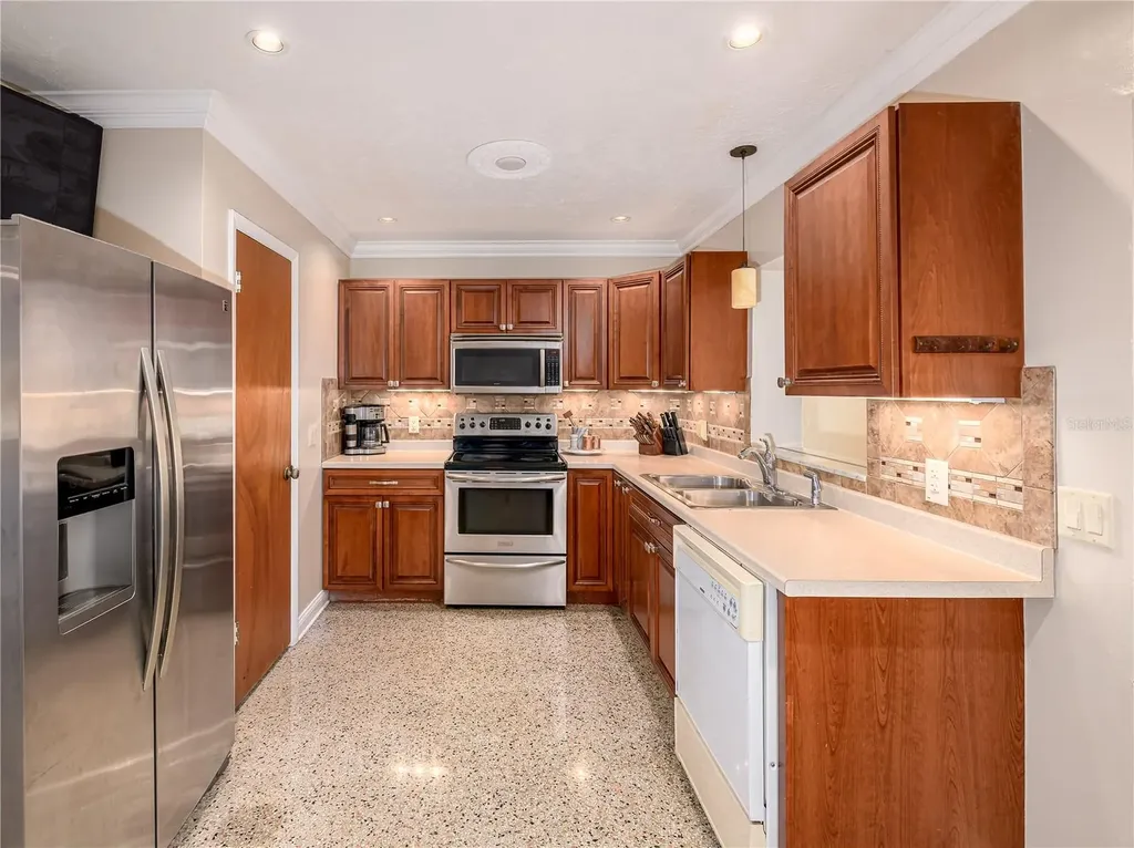 907 Hillside Terrace Brandon FL 33511