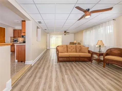907 Hillside Terrace Brandon FL 33511
