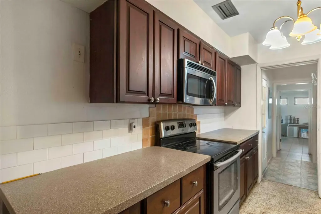 2695 S East Avenue Sarasota FL 34239