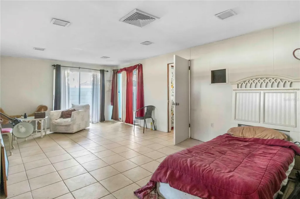 2695 S East Avenue Sarasota FL 34239