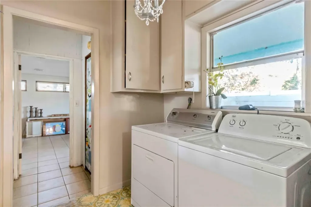 2695 S East Avenue Sarasota FL 34239