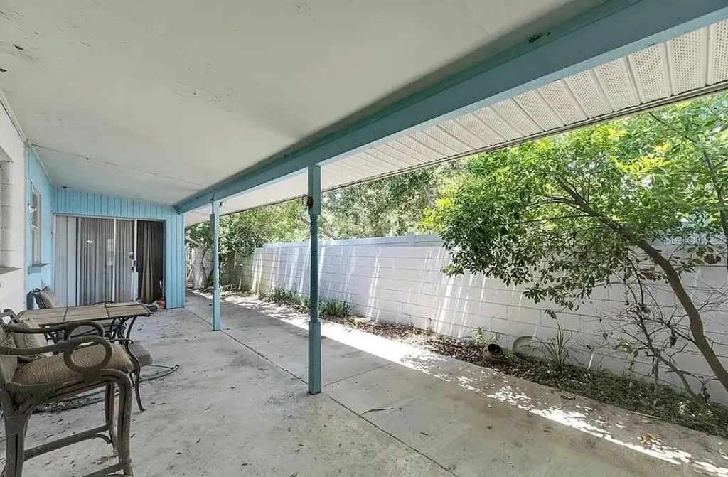 2695 S East Avenue Sarasota FL 34239