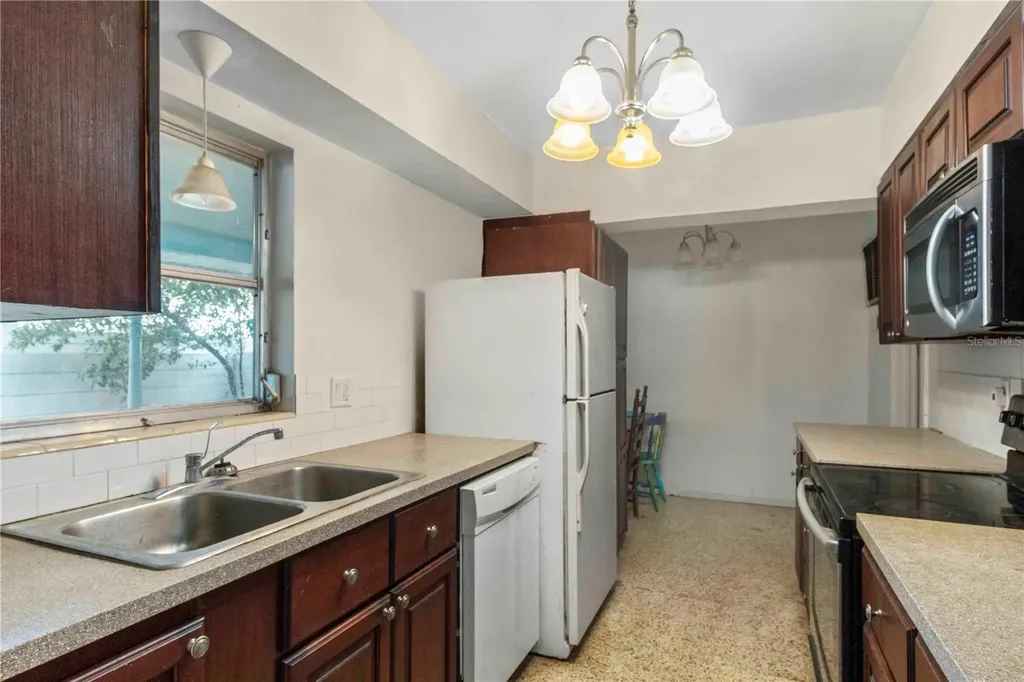2695 S East Avenue Sarasota FL 34239