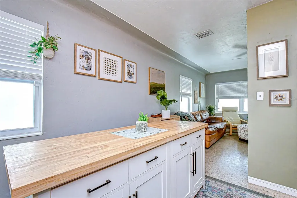 1611 28th Street S St Petersburg FL 33712