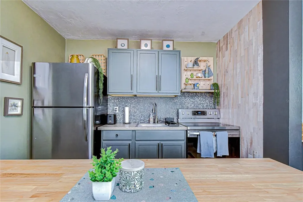 1611 28th Street S St Petersburg FL 33712