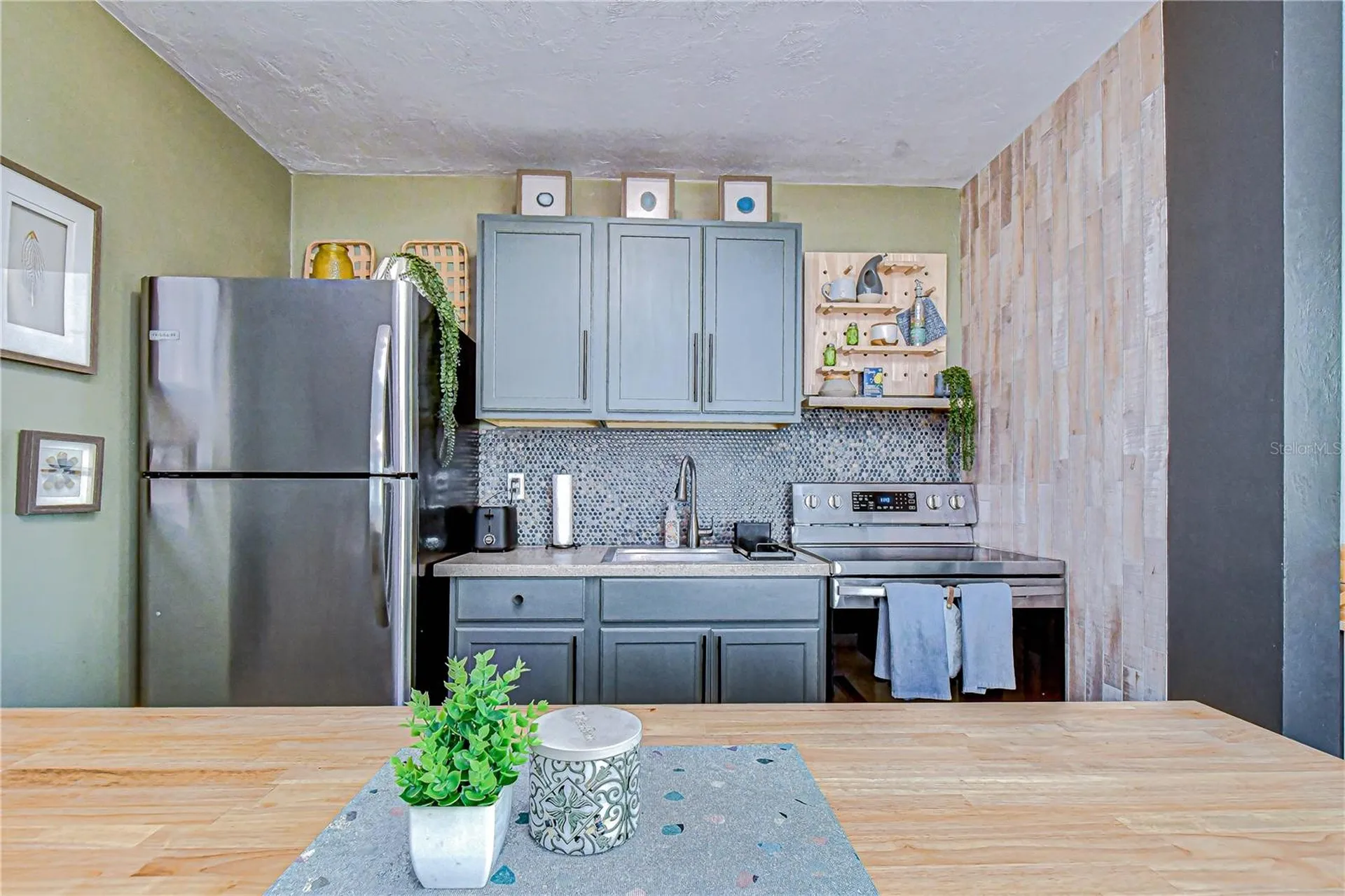 1611 28th Street S St Petersburg FL 33712