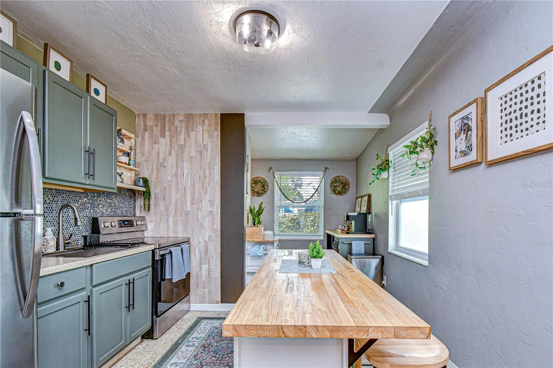 1611 28th Street S St Petersburg FL 33712
