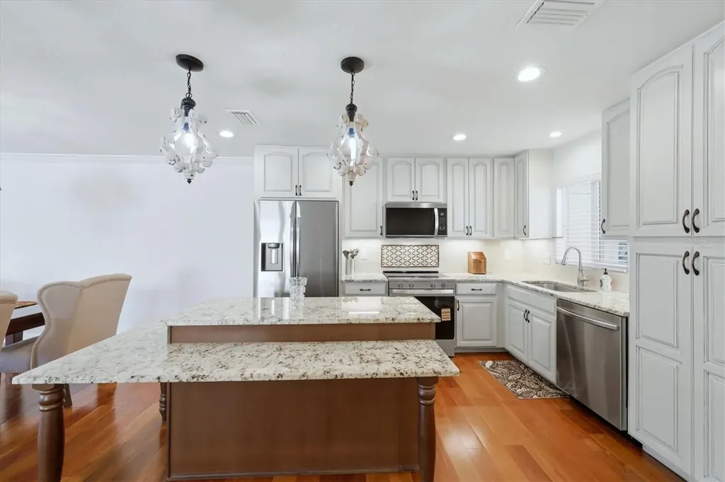 2713 Riverbluff Court Sarasota FL 34231