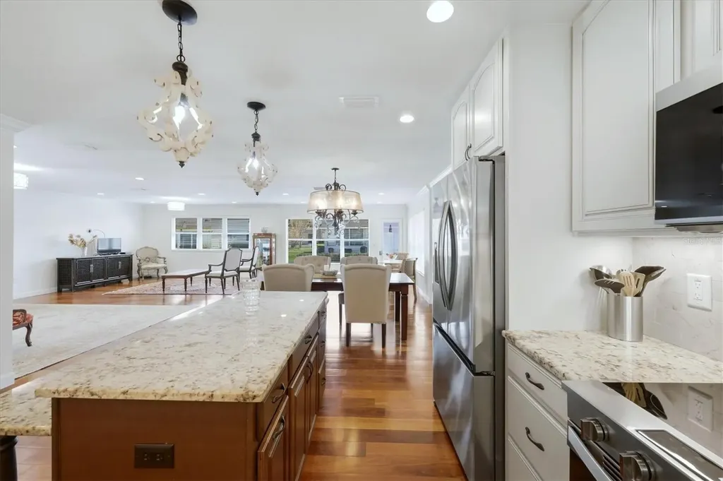 2713 Riverbluff Court Sarasota FL 34231