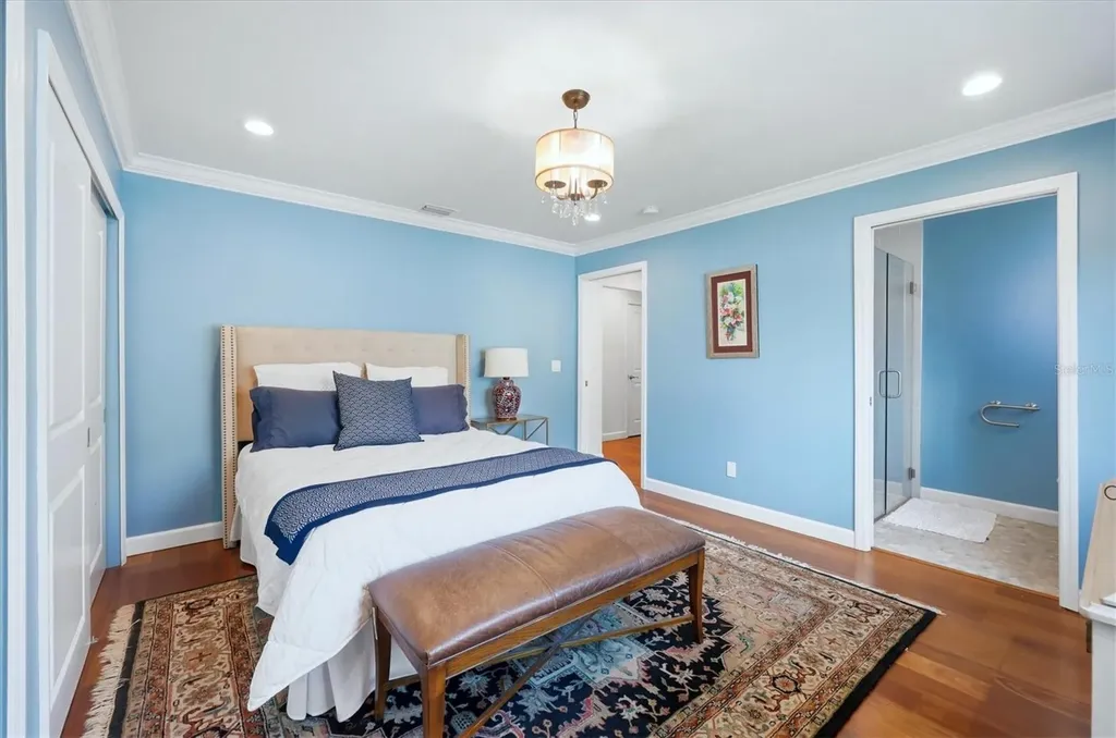 2713 Riverbluff Court Sarasota FL 34231