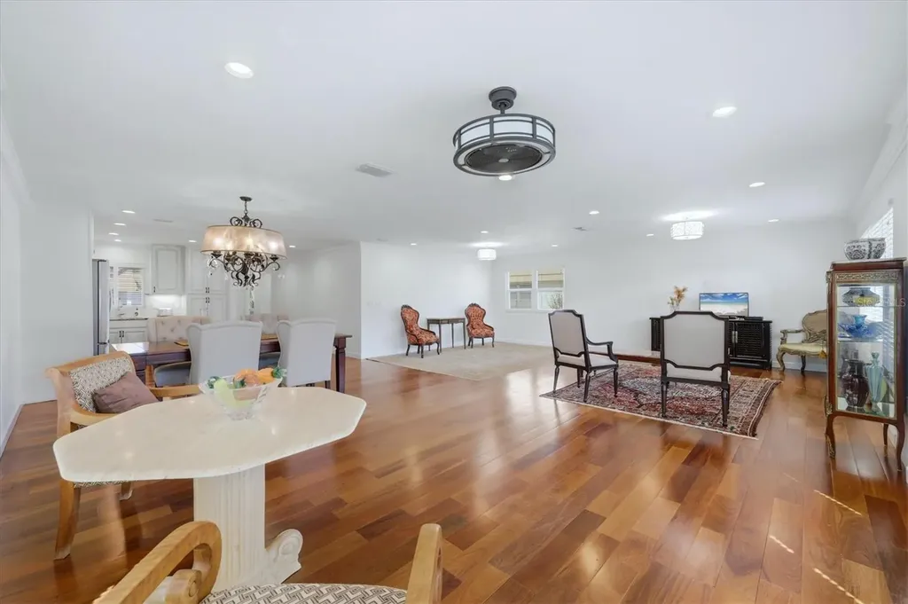 2713 Riverbluff Court Sarasota FL 34231