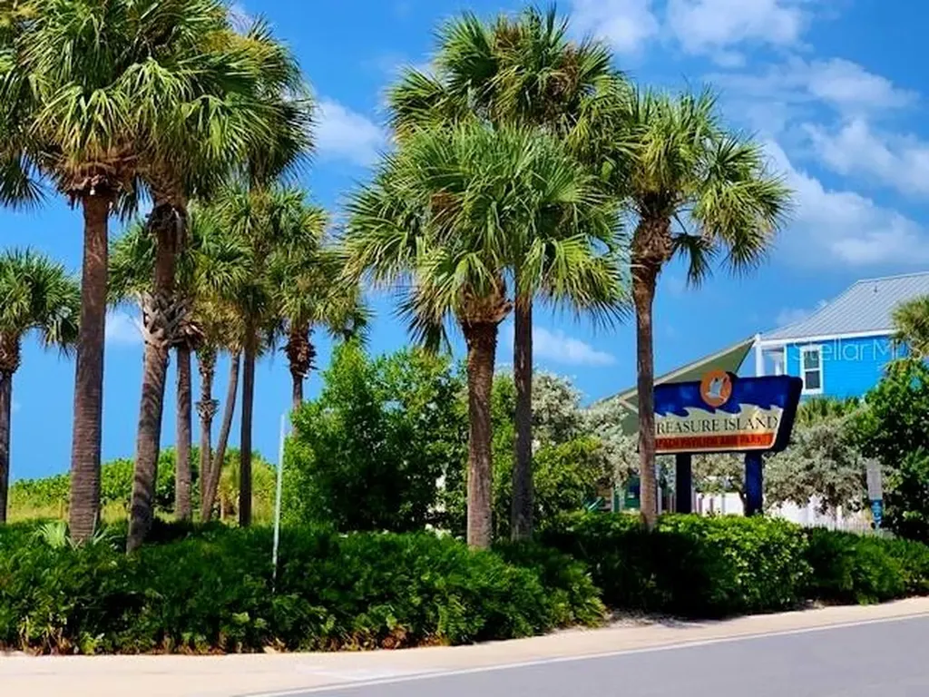 61 81st Avenue Treasure Island FL 33706