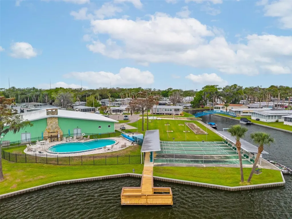 7 Cocos Plumosa Drive Eustis FL 32726