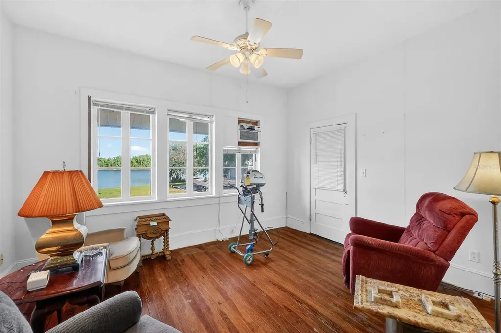 272 S Central/sr19s Avenue Umatilla FL 32784