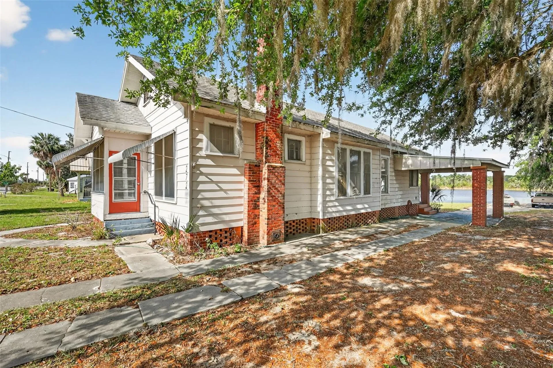 272 S Central/sr19s Avenue Umatilla FL 32784