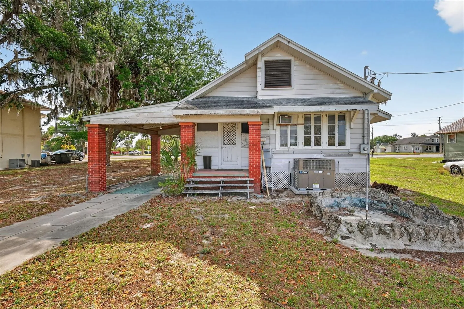 272 S Central/sr19s Avenue Umatilla FL 32784
