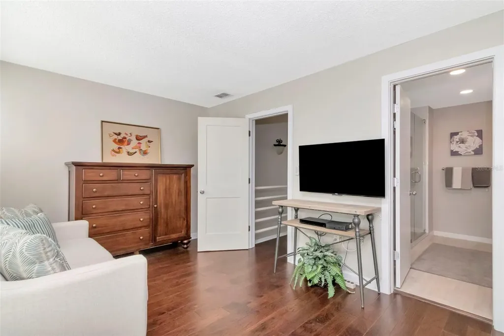 2983 W Knights Avenue Tampa FL 33611