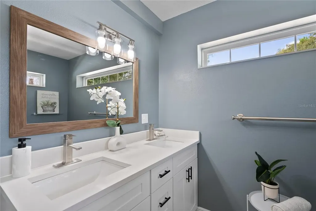 2712 S Crystal Lake Drive Orlando FL 32806