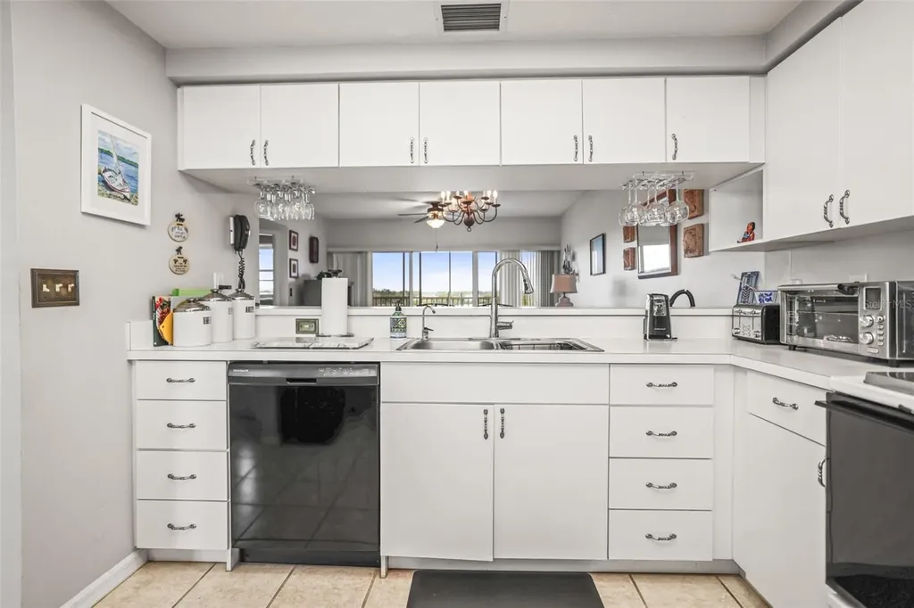 6399 Shoreline Drive St Petersburg FL 33708