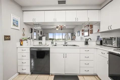 6399 Shoreline Drive St Petersburg FL 33708