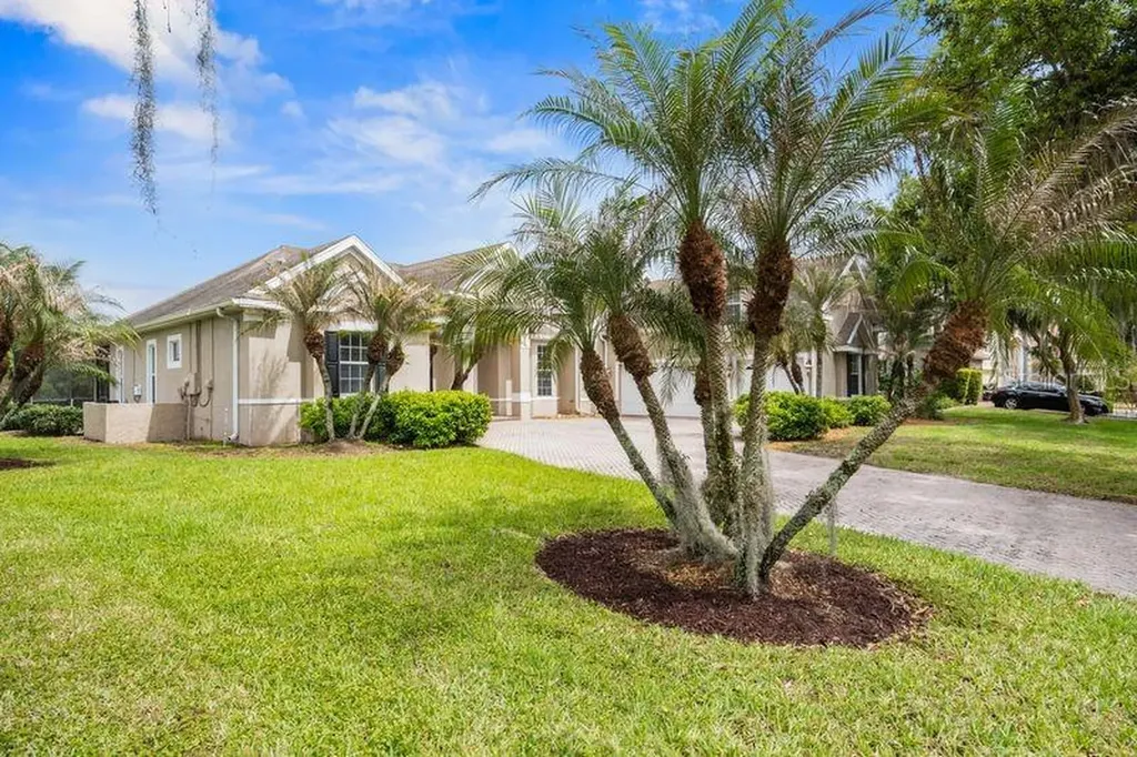 1752 Lee Janzen Drive Kissimmee FL 34744