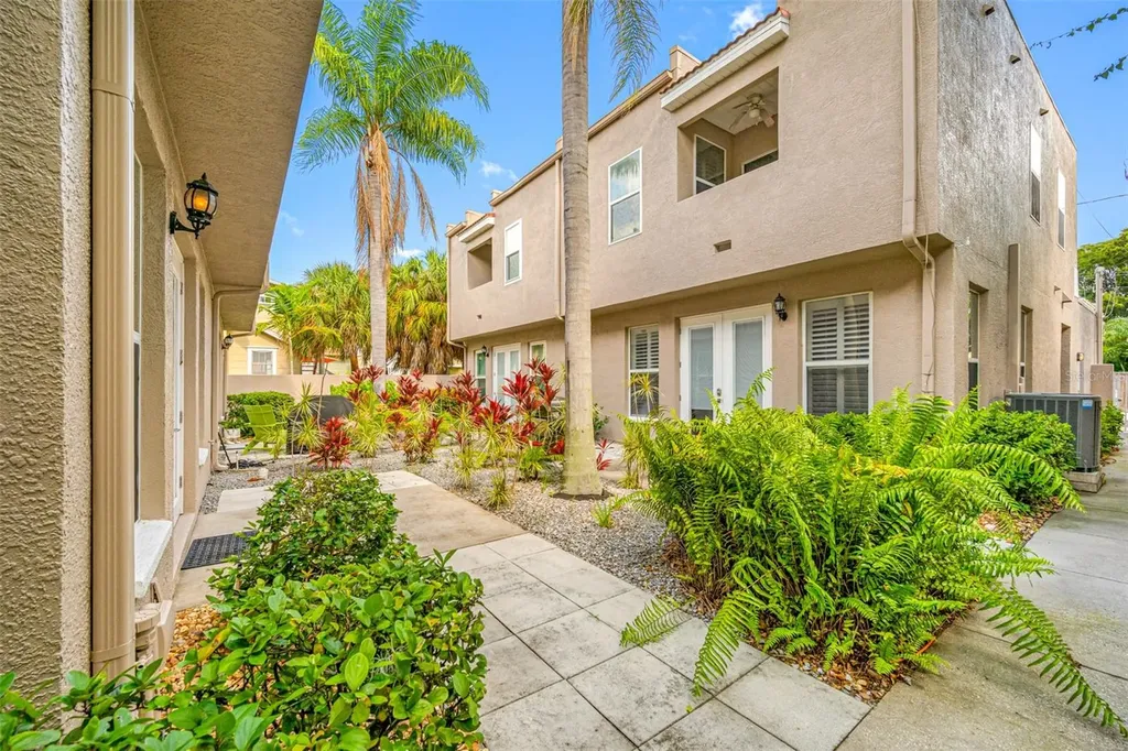 237 7th Avenue N St Petersburg FL 33701