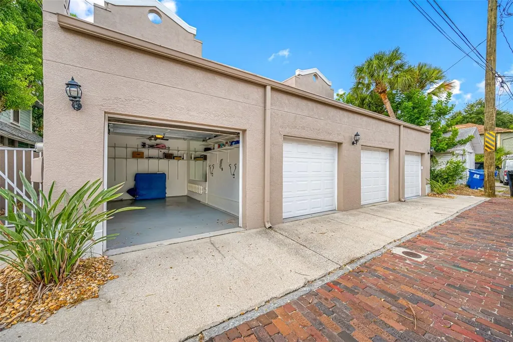 237 7th Avenue N St Petersburg FL 33701