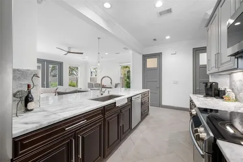 237 7th Avenue N St Petersburg FL 33701