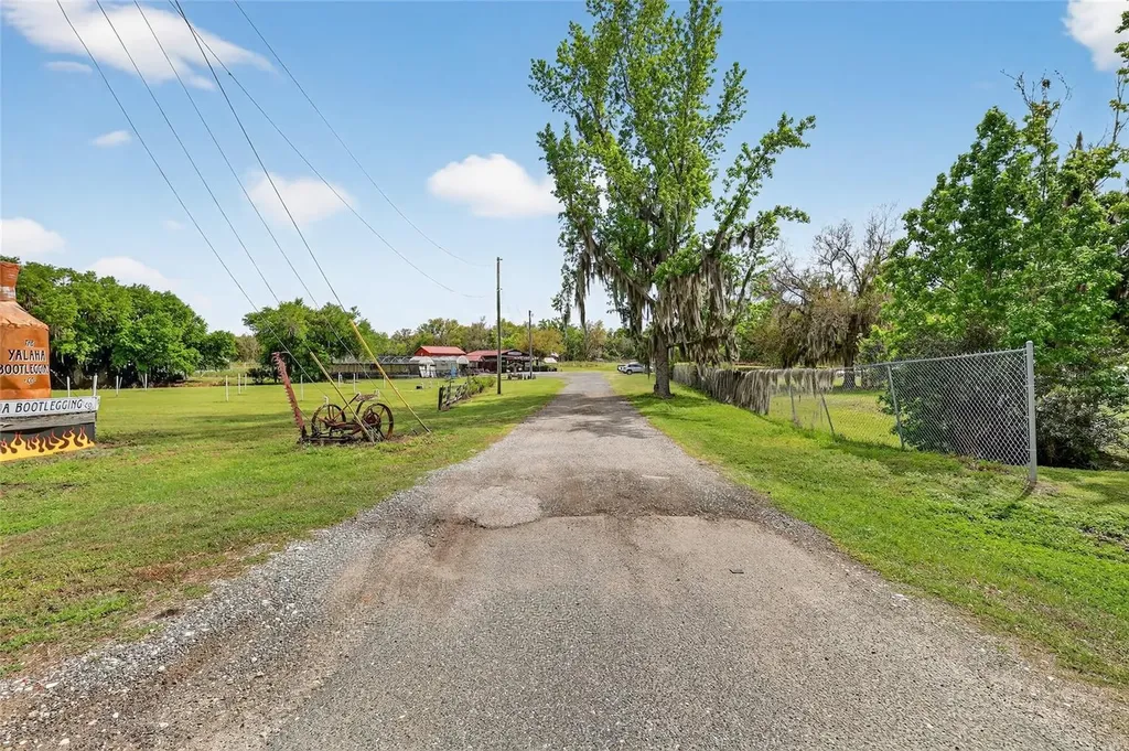 26921 Bloomfield Avenue Yalaha FL 34797