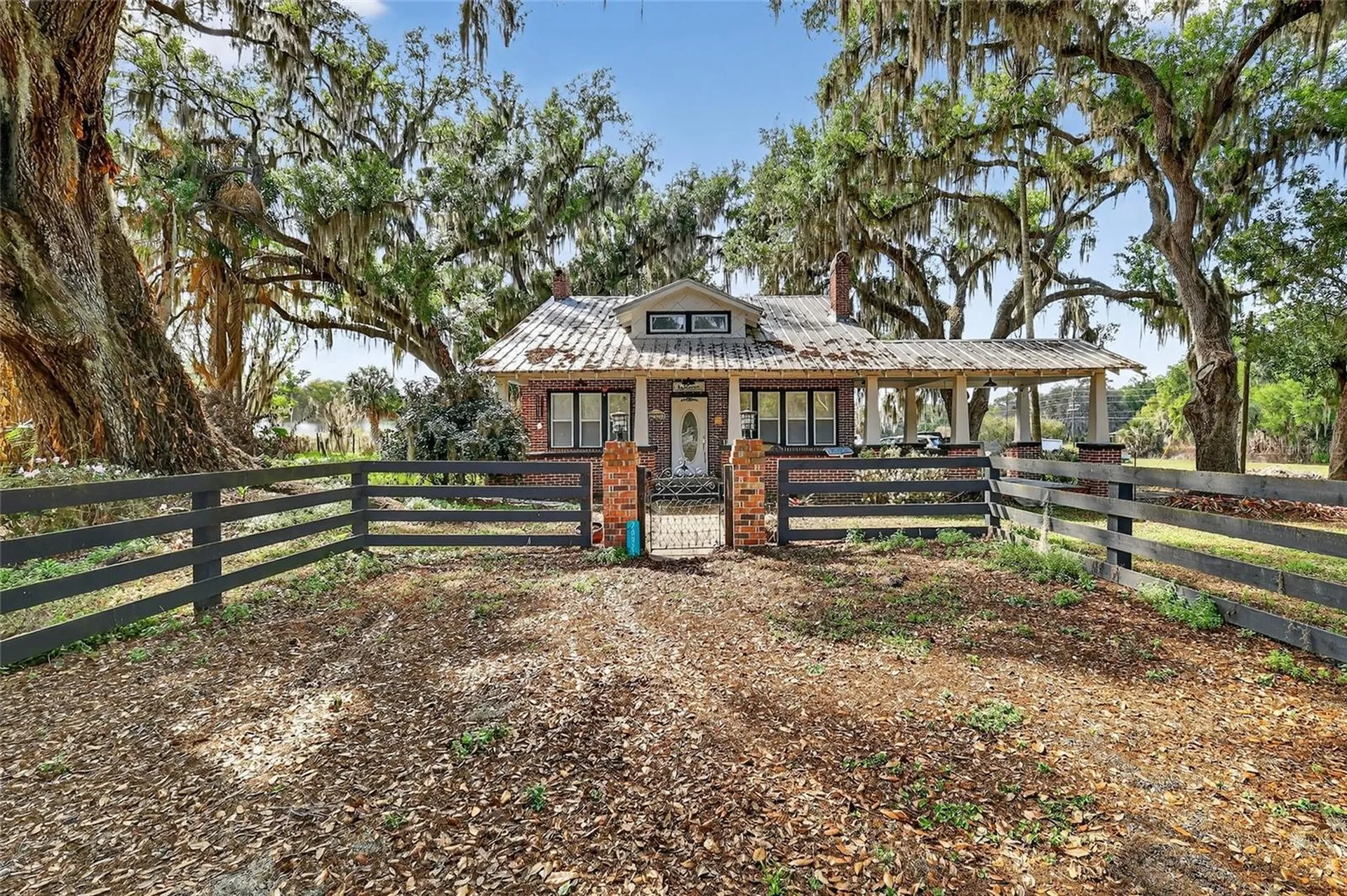 26921 Bloomfield Avenue Yalaha FL 34797