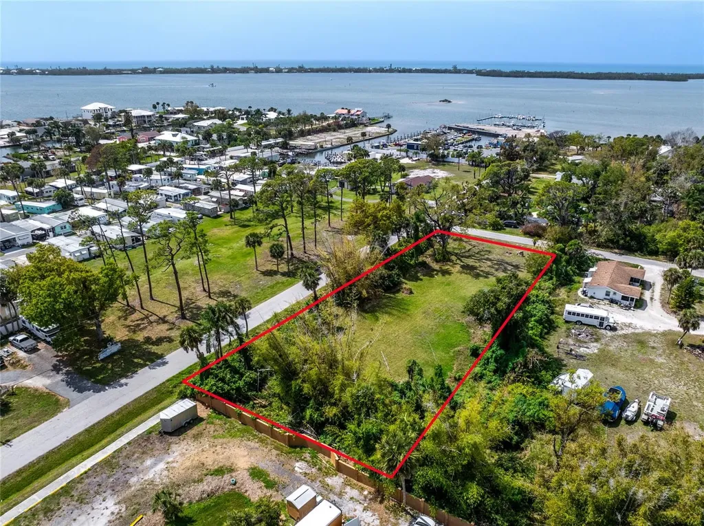Pineapple Street Englewood FL 34223