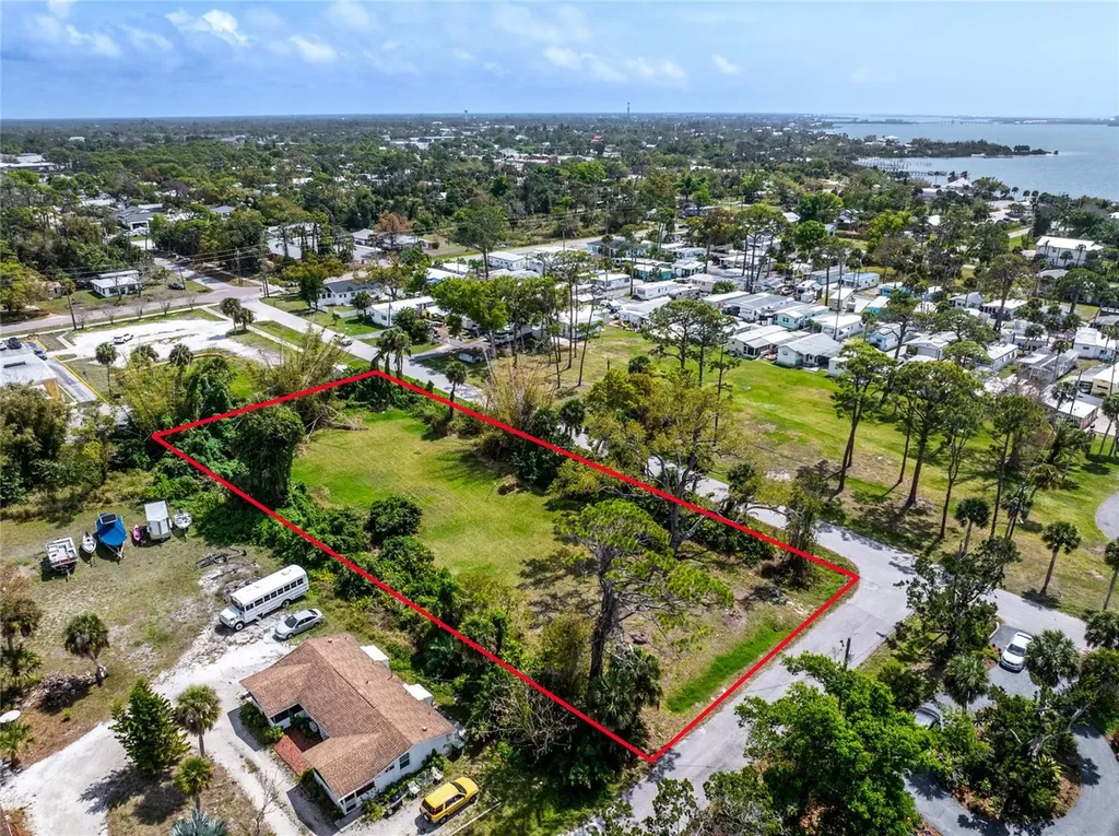 Pineapple Street Englewood FL 34223