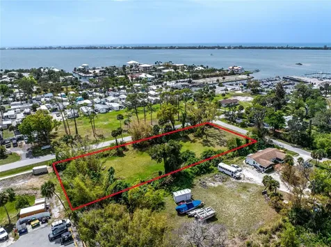 Pineapple Street Englewood FL 34223
