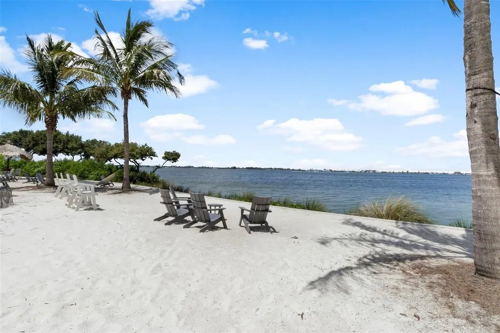 289 Sapphire Lake Drive Bradenton FL 34209