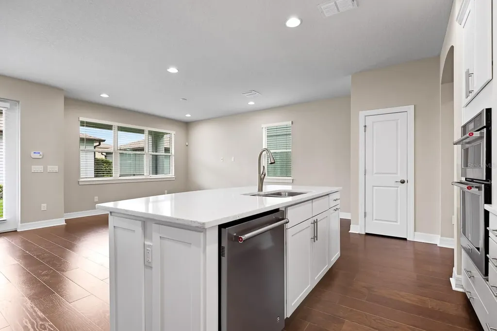5707 Village Center Drive Lithia FL 33547