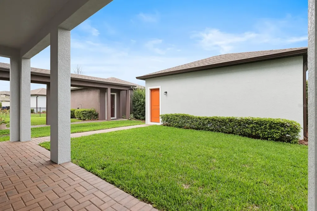 5707 Village Center Drive Lithia FL 33547