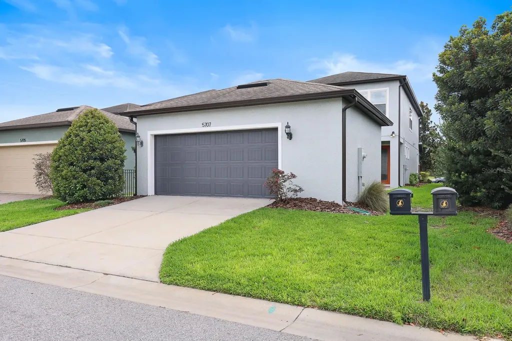 5707 Village Center Drive Lithia FL 33547