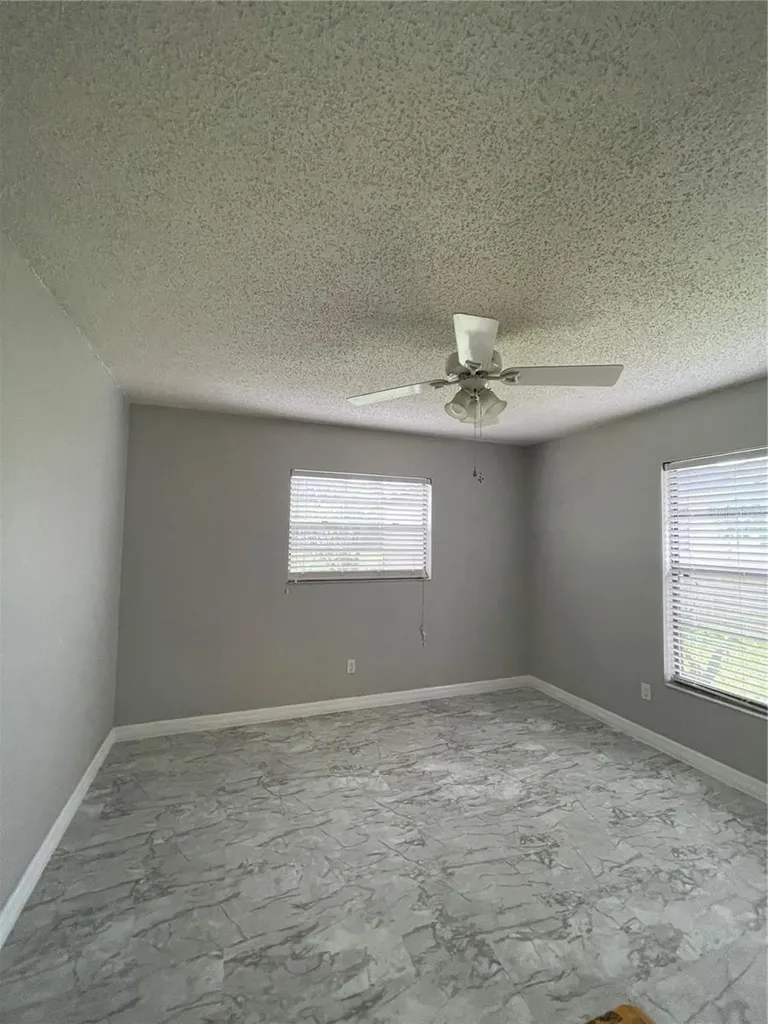 2807 48th Ave Dr W Bradenton FL 34207