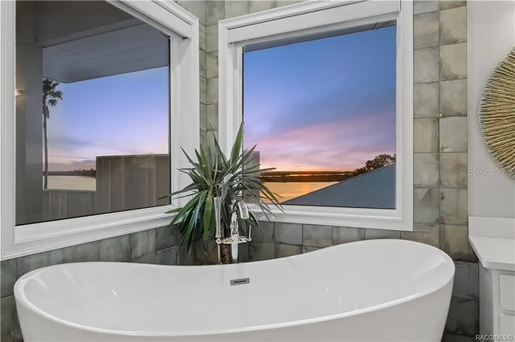 12010 W Bayshore Drive Crystal River FL 34429