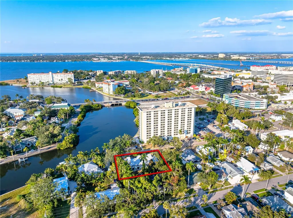1559 7th Avenue W Bradenton FL 34205