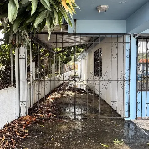 Calle 3 Urb. Flamboyan Manati PR 00674