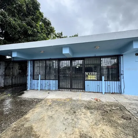 Calle 3 Urb. Flamboyan Manati PR 00674