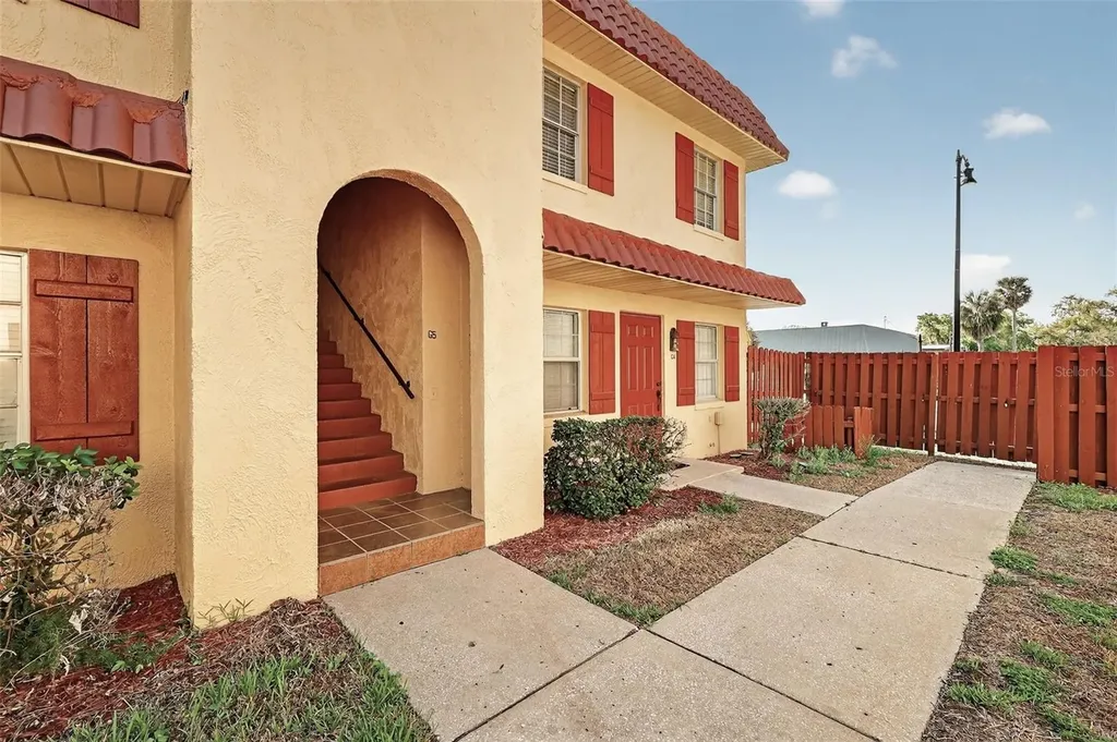 1112 W Main Street Leesburg FL 34748