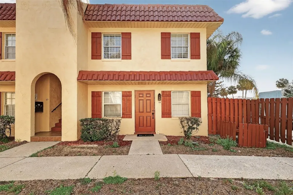 1112 W Main Street Leesburg FL 34748