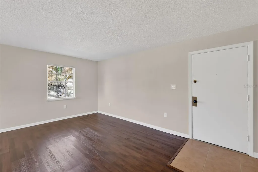 1112 W Main Street Leesburg FL 34748