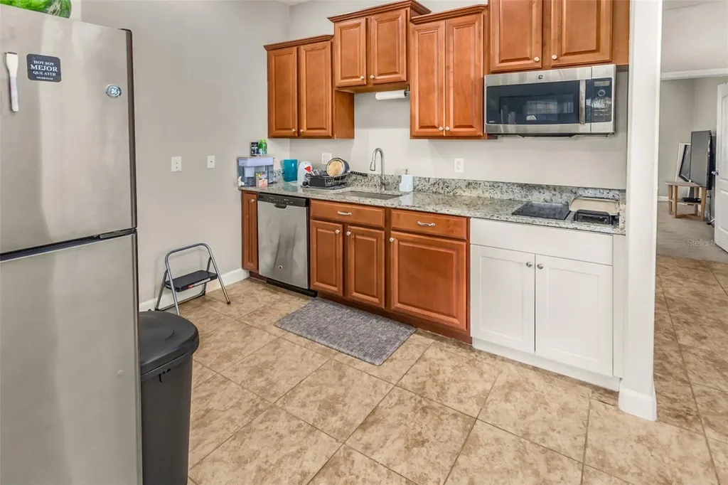 1806 Thetford Circle Orlando FL 32824