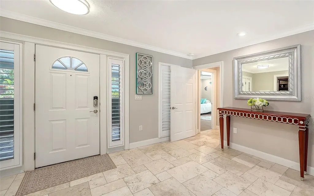 121 Holly Avenue Sarasota FL 34243