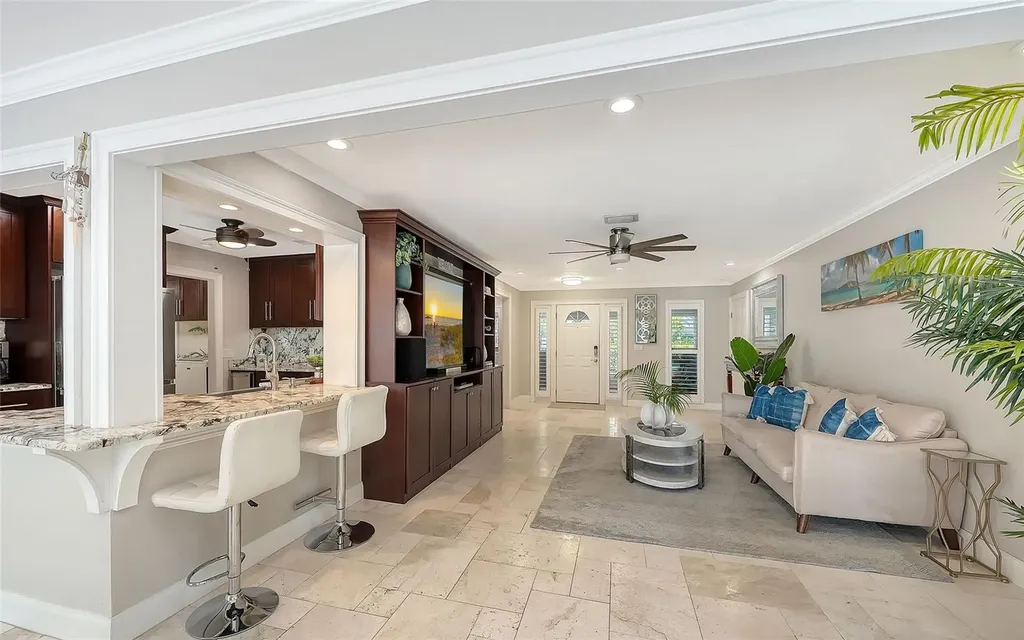 121 Holly Avenue Sarasota FL 34243